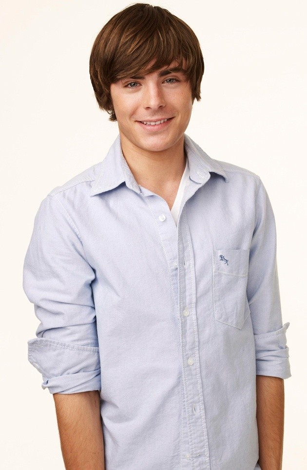 Gambar Foto Zac Efron Bermain di 