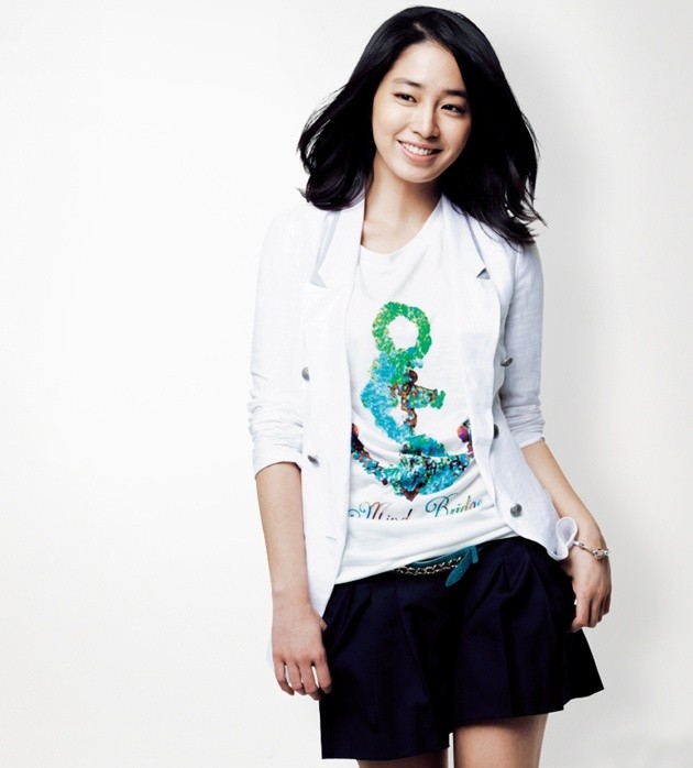 Gambar Foto Lee Min Jung Laris Sebagai Model