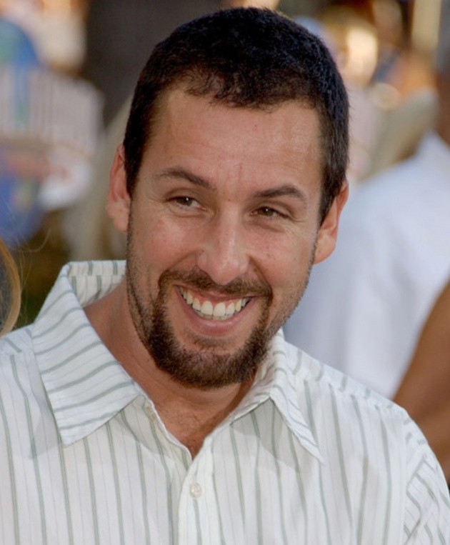 Gambar Foto Adam Sandler Kontribusi untuk Kegiatan Amal