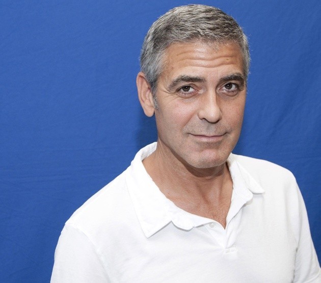 Gambar Foto George Clooney Tampil Santai