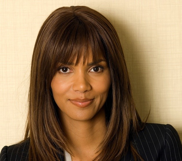 Gambar Foto Halle Berry Bermain di 
