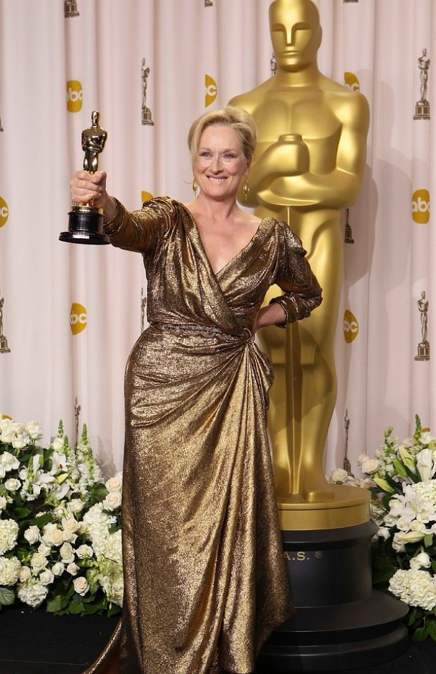 Gambar Foto Meryl Streep dengan Piala Oscar Ke-3 - Foto 2 dari 6