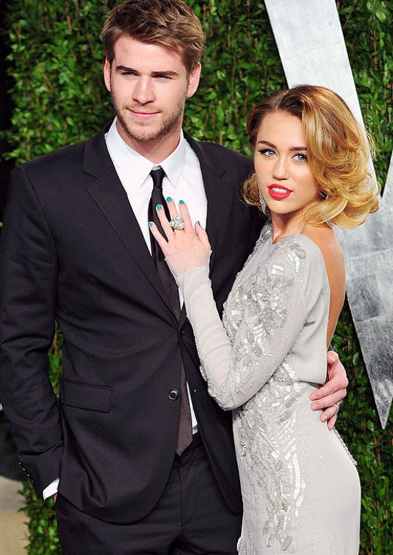 Gambar Foto Miley Cyrus dan Liam Hemsworth di Vanity Fair Oscar Party 2012