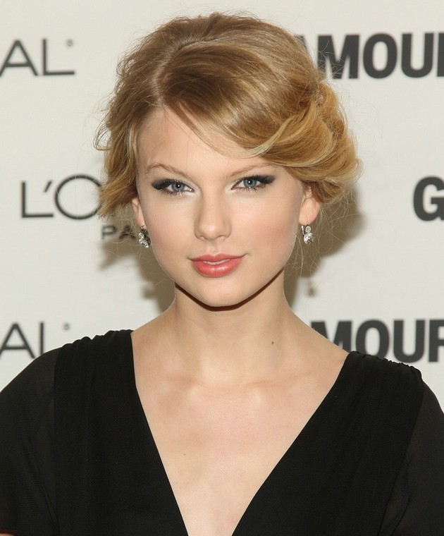 Gambar Foto Taylor Swift di Even Acara oleh Loreal Paris