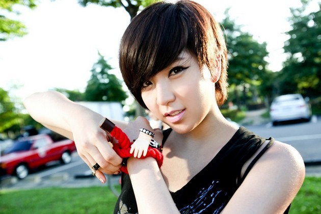 Gambar Foto Hyeran Bergaya Tomboy