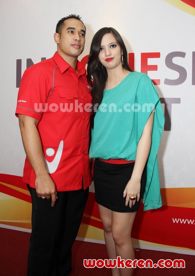 Gambar Foto Nia Ramadhani dan Ardiansyah Bakrie Saat Ditemui di Acara 'Indonesia Hebat'