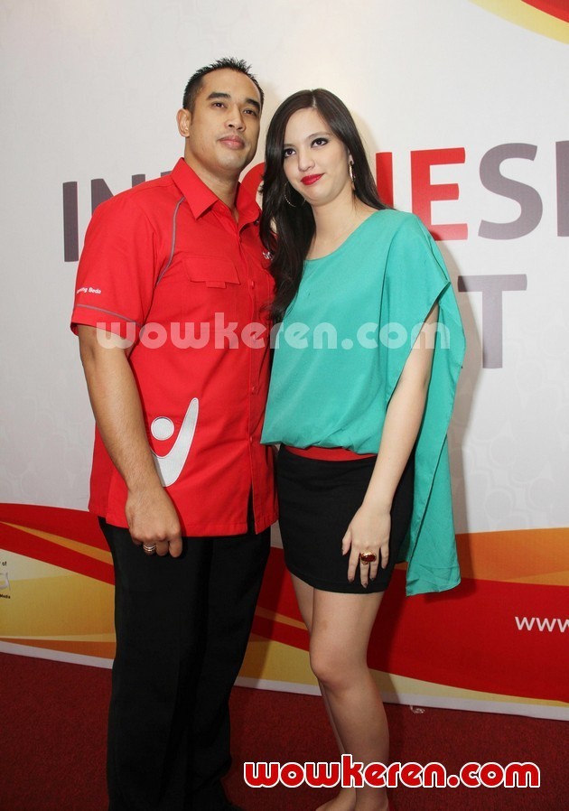 Gambar Foto Nia Ramadhani dan Ardiansyah Bakrie Saat Ditemui di Acara 'Indonesia Hebat'