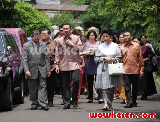 Gambar Foto Prosesi Lamaran Astrid Tiar dan Aldi Situmorang