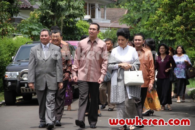 Gambar Foto Prosesi Lamaran Astrid Tiar dan Aldi Situmorang