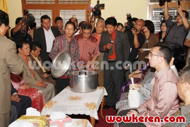 Gambar Foto Prosesi Lamaran Astrid Tiar dan Aldi Situmorang