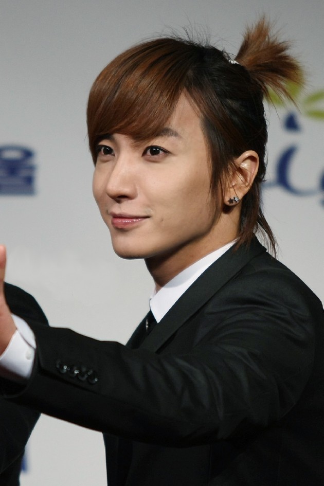 Gambar Foto Gaya Rambut Baru Leeteuk