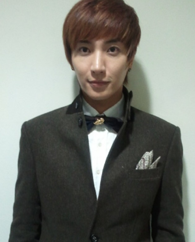 Gambar Foto Gaya Leeteuk di Depan Kamera