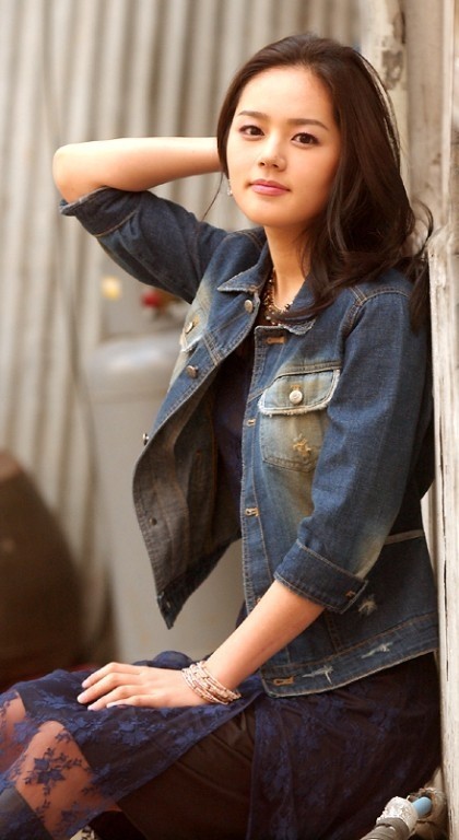 Gambar Foto Han Ga In di Pemotreatan untuk Sebuah Majalah