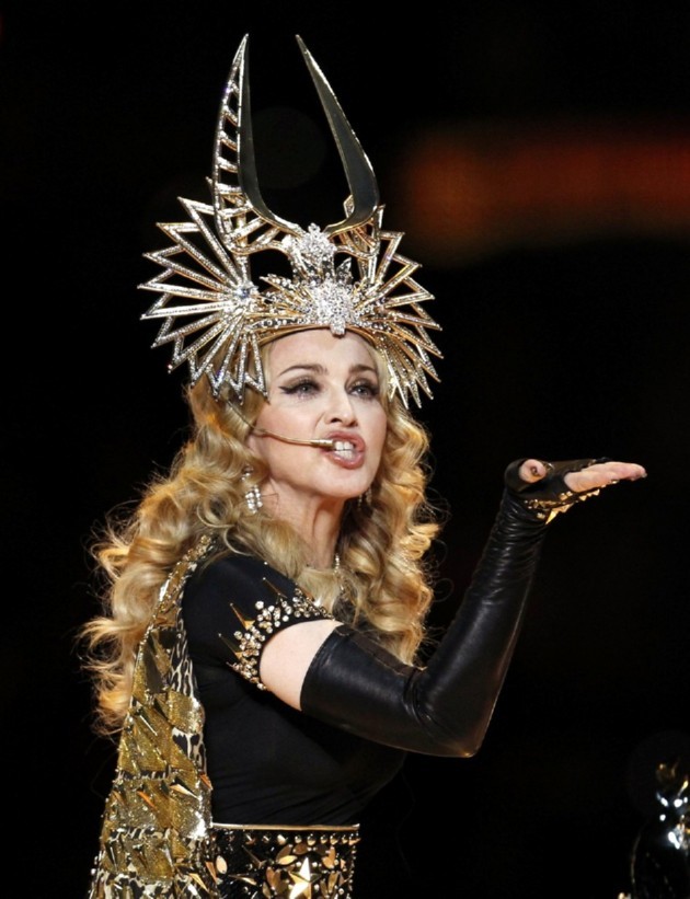 Gambar Foto Madonna di Super Bowl XLVI