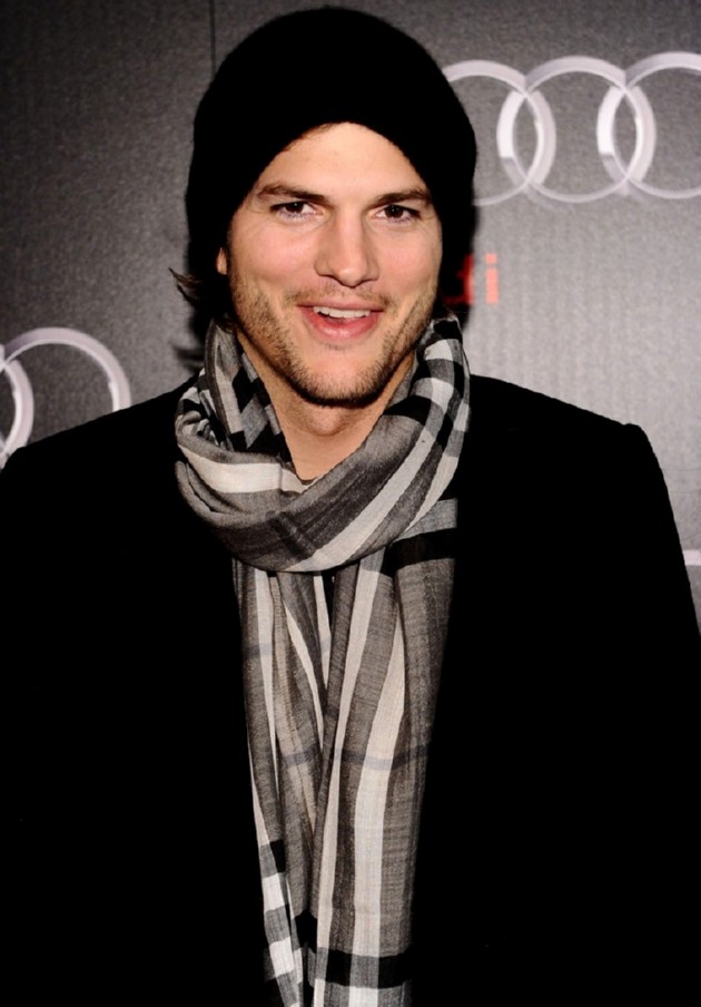 Gambar Foto Ashton Kutcher di Acara Audi Car