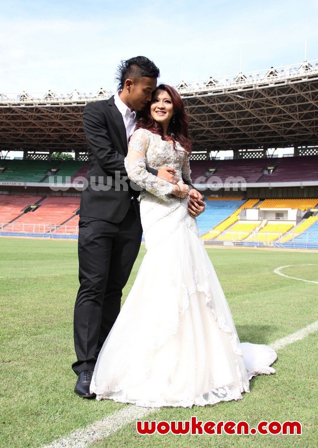 Gambar Foto Pre Wedding Okie Agustina dan Gunawan Dwi Cahyo