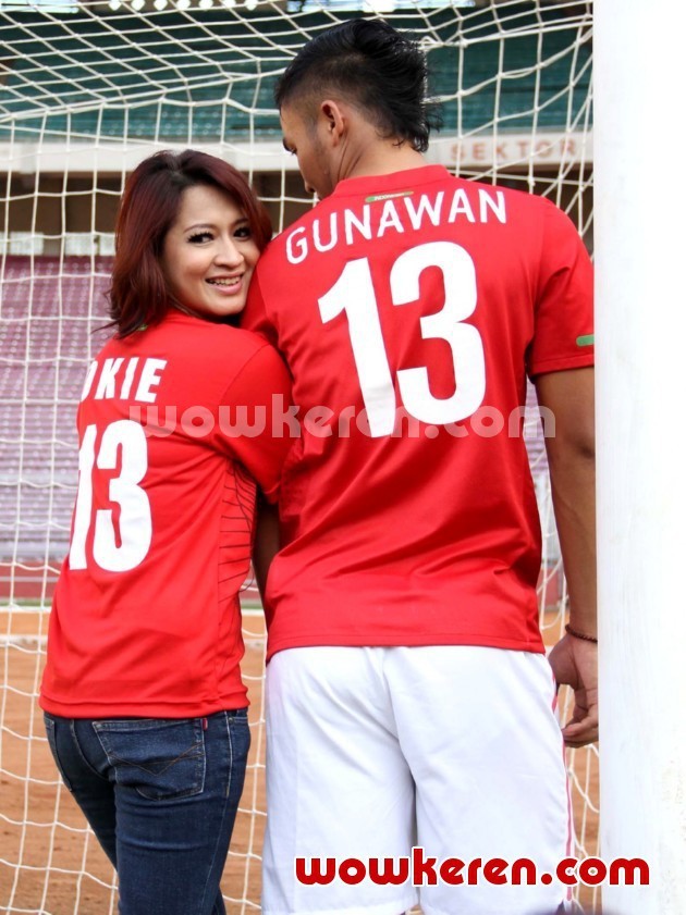 Gambar Foto Pre Wedding Okie Agustina dan Gunawan Dwi Cahyo