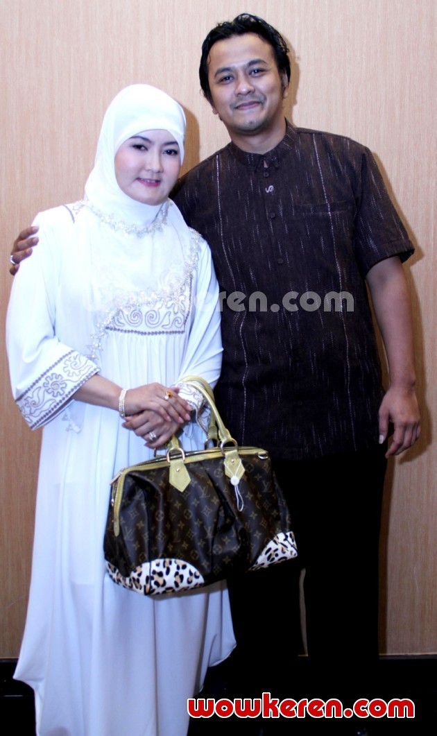 Gambar Foto Dicky Chandra dan Rani Permata Saat Ditemui di Kantor MD Entertainment