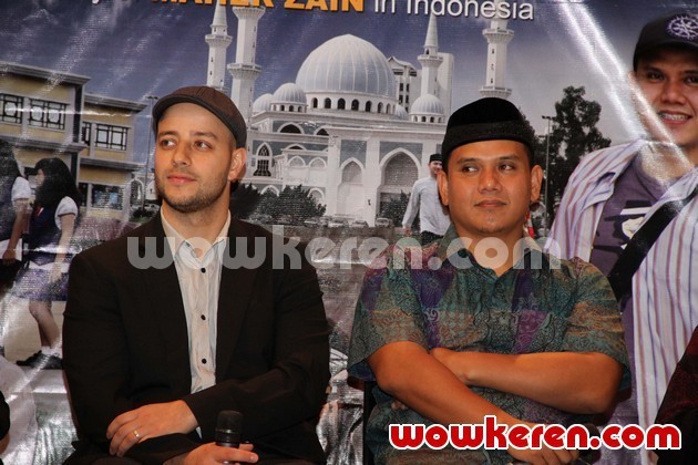 Gambar Foto Maher Zain dan Fadly Padi di Jumpa Pers Serial Religi 'Insya Allah'