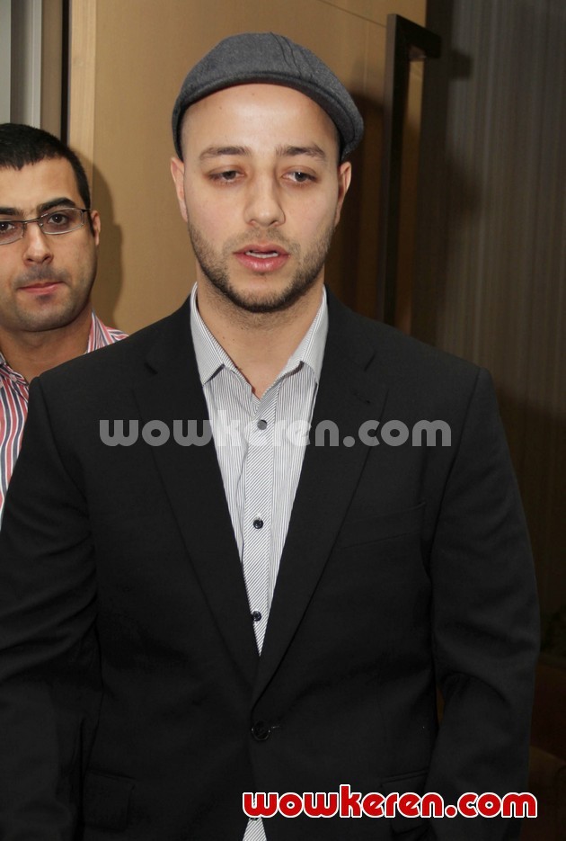 Gambar Foto Maher Zain Saat Ditemui di SCTV Tower