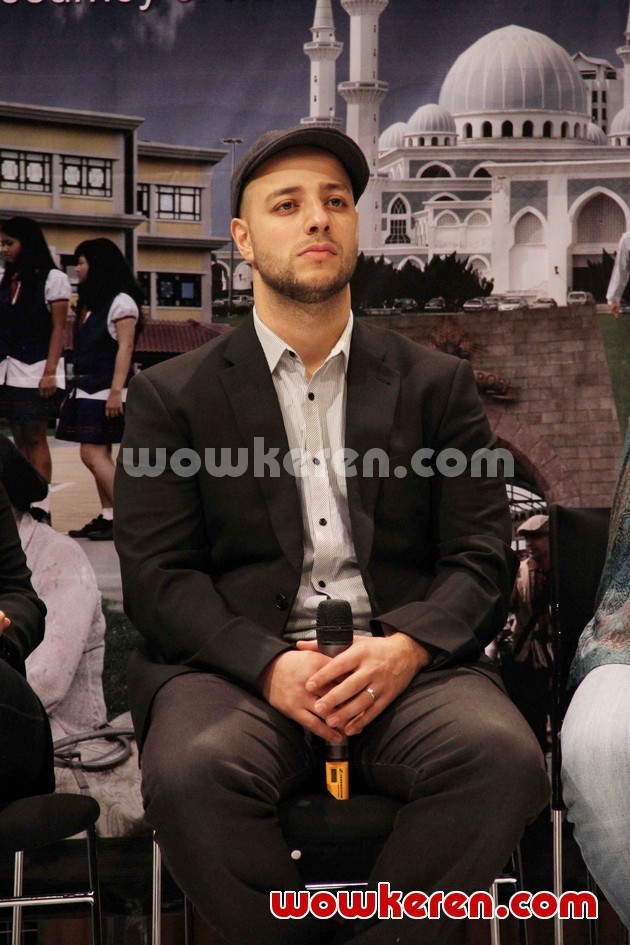 Gambar Foto Maher Zain Saat Ditemui di SCTV Tower