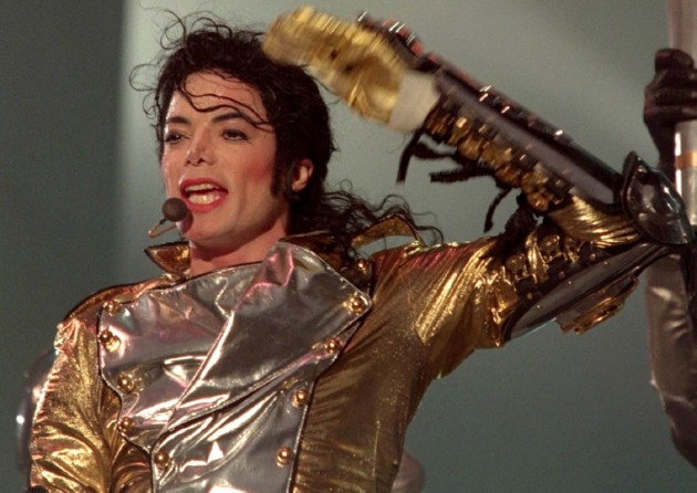 Gambar Foto Michael Jackson dalam Salah Satu Konsernya