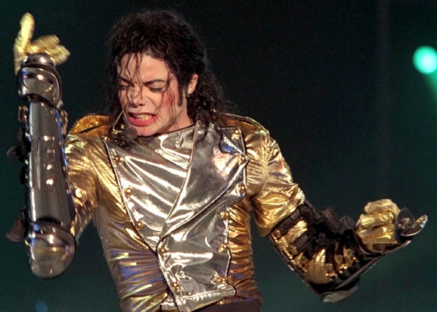 Gambar Foto Aksi Michael Jackson dalam Salah Satu Konsernya