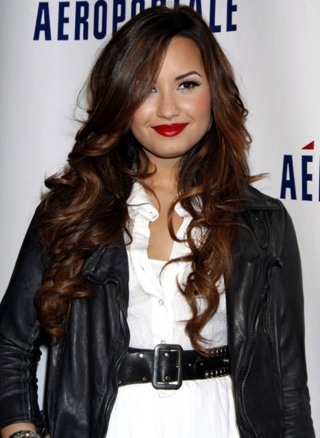 Gambar Foto Demi Lovato di Jingle Ball Party