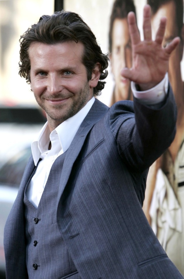 Foto People Magazine Menjuluki Bradley Cooper sebagai Sexiest Man Alive
