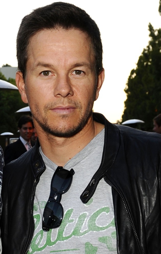 Gambar Foto Mark Wahlberg Menjadi Jack Salmon di 'The Lovely Bones'