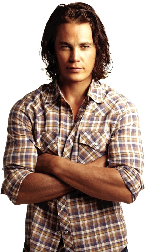 Foto Taylor Kitsch Menjadi Model Untuk Diesel dan Abercrombie & Fitch ...