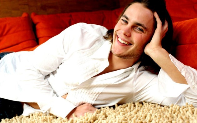 Foto Taylor Kitsch Menjadi Model Untuk Diesel dan Abercrombie & Fitch ...