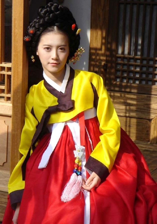 Gambar Foto Ku Hye Sun dengan Busana Tradisional Korea