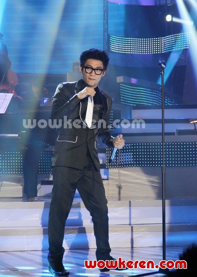 Gambar Foto Seventeen di Konser SCTV Masterpiece of Koes Plus