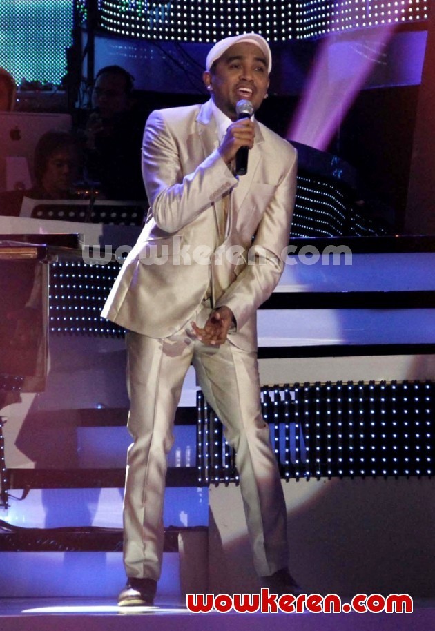 Gambar Foto Glenn Fredly di Konser SCTV Masterpiece of Koes Plus