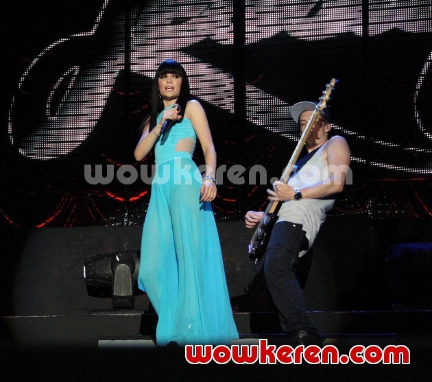Gambar Foto Jessie J di Konser World Tour 'Who You Are'