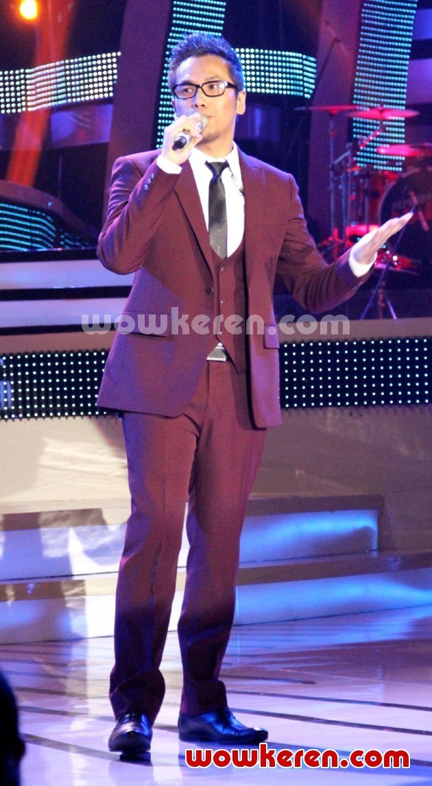 Gambar Foto Sammy Simorangkir di Konser SCTV Masterpiece of Koes Plus