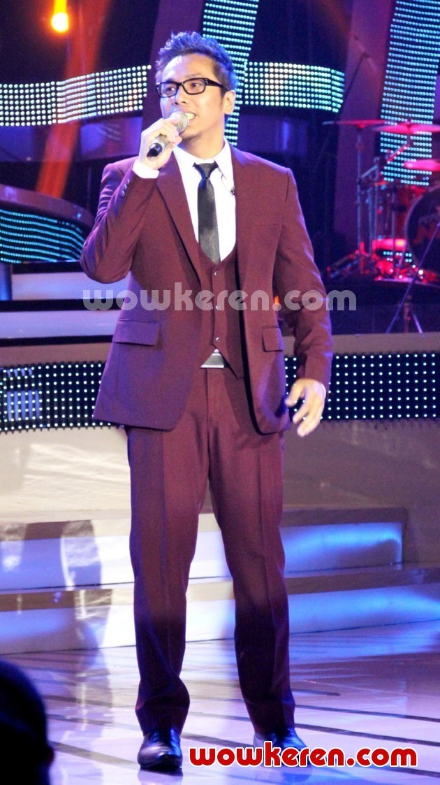 Gambar Foto Sammy Simorangkir di Konser SCTV Masterpiece of Koes Plus