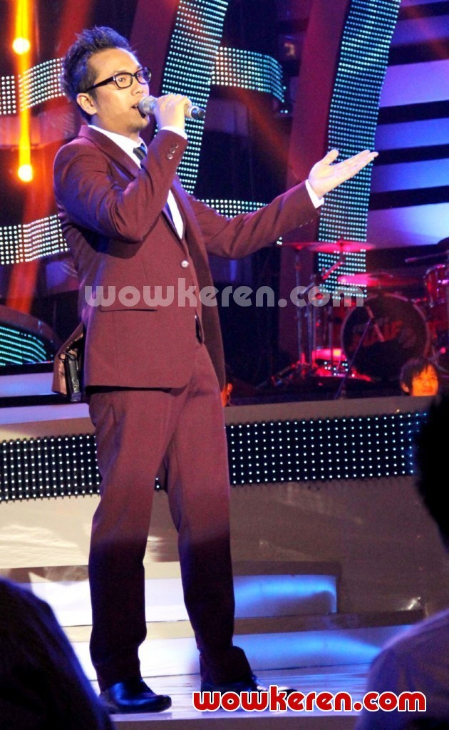 Gambar Foto Sammy Simorangkir di Konser SCTV Masterpiece of Koes Plus