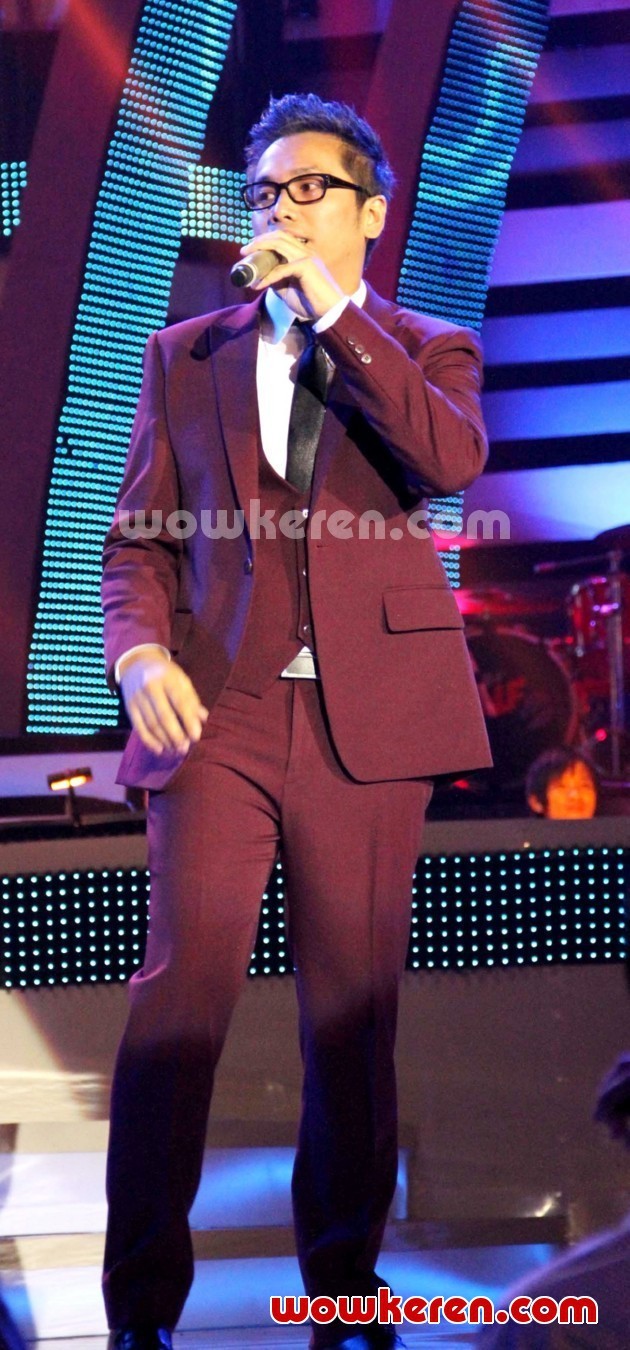 Gambar Foto Sammy Simorangkir di Konser SCTV Masterpiece of Koes Plus