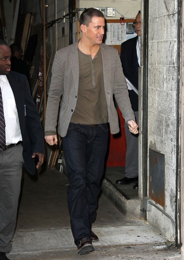 Gambar Foto Channing Tatum Sehabis Syuting 'Live! with Kelly' Show