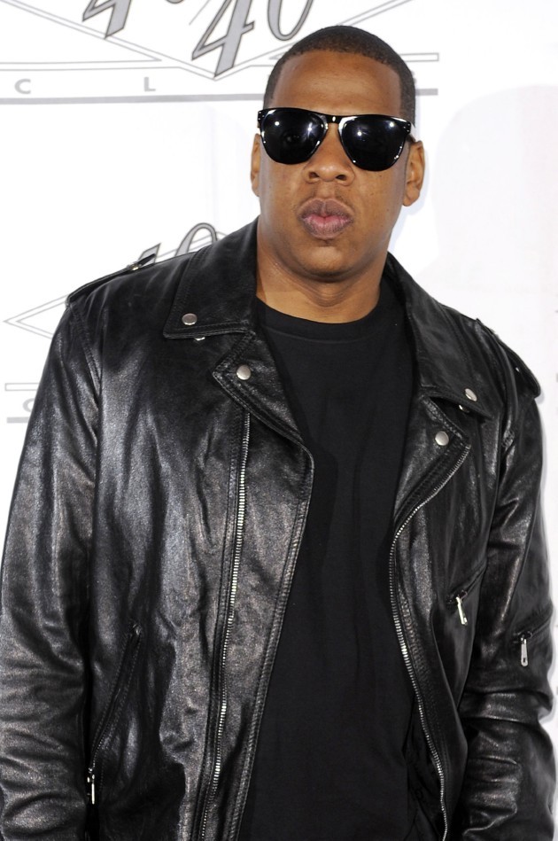 Gambar Foto Jay-Z saat Berktifitas di Club 40/40 Miliknya
