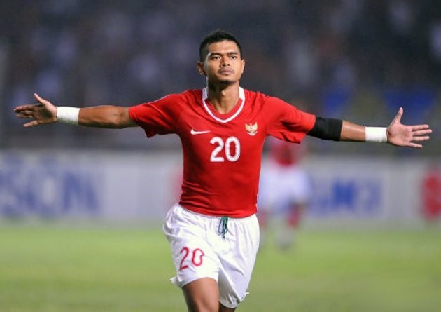 Gambar Foto Gaya Kemenangan Andalan Bambang Pamungkas