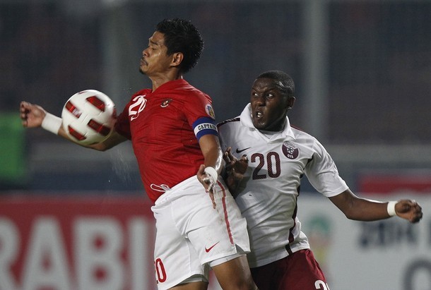 Gambar Foto Bambang Pamungkas di Kualifikasi Piala Dunia 2012 Melawan Qatar