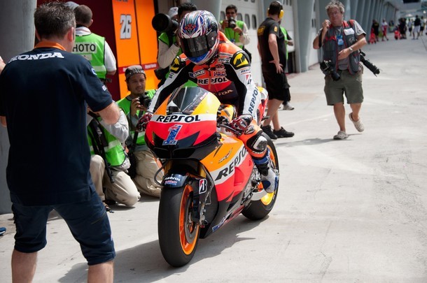 Gambar Foto Casey Stoner di Pre-Test MotoGP Hari-1