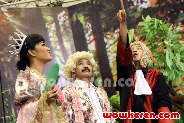 Gambar Foto Julia Perez, Deni Cagur dan Oppie Kumis di Pesbukers At Mall Metropolis