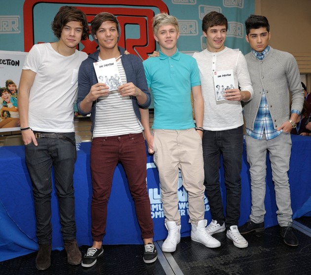 Gambar Foto One Direction di Acara Tanda Tangan
