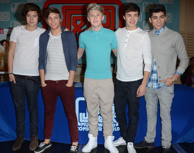Gambar Foto One Direction di Acara Tanda Tangan