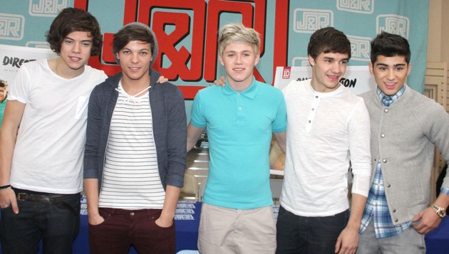 Gambar Foto One Direction di Acara Tanda Tangan