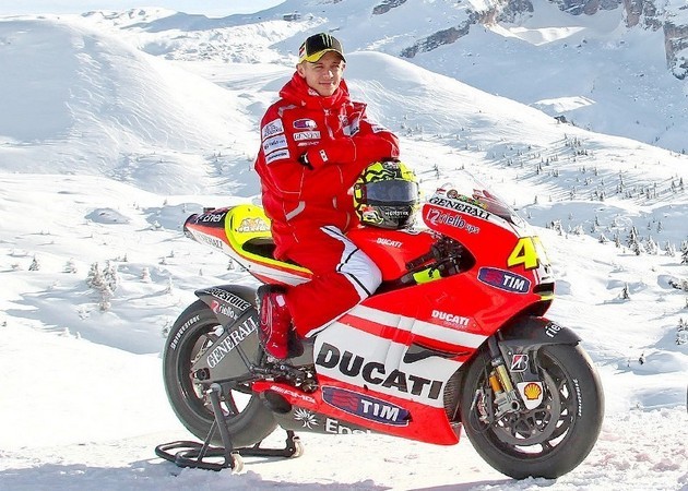 Gambar Foto Valentino Rossi untuk Tim Ducati 2011